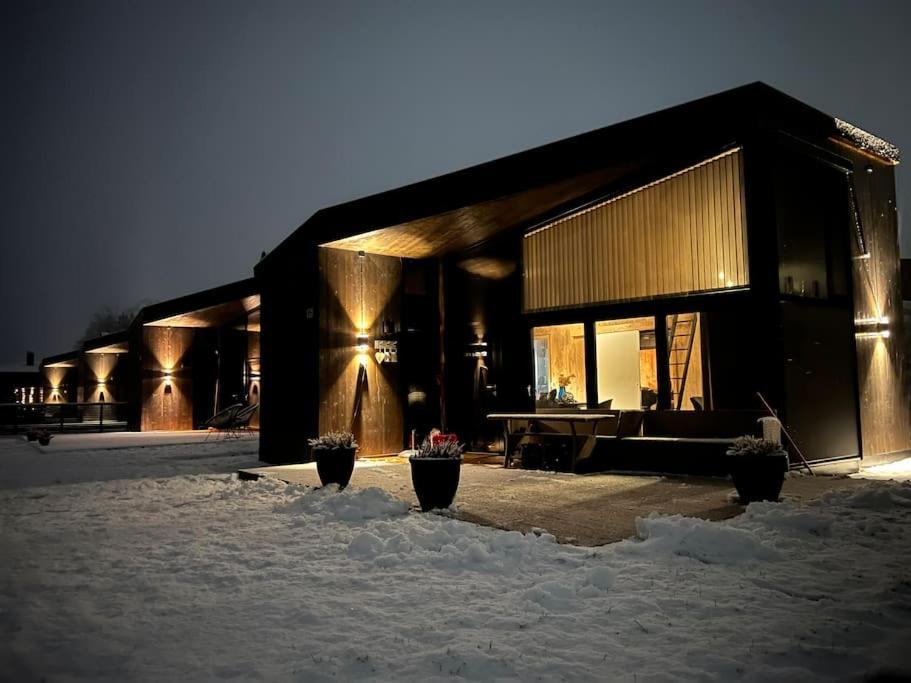 Attraktiv & Smart Funkishytte Pa Nes Strandhager. Arnes  Exterior photo