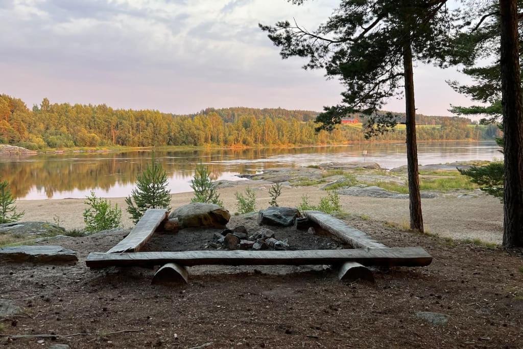 Attraktiv & Smart Funkishytte Pa Nes Strandhager. Arnes  Exterior photo