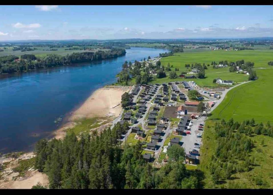 Attraktiv & Smart Funkishytte Pa Nes Strandhager. Arnes  Exterior photo